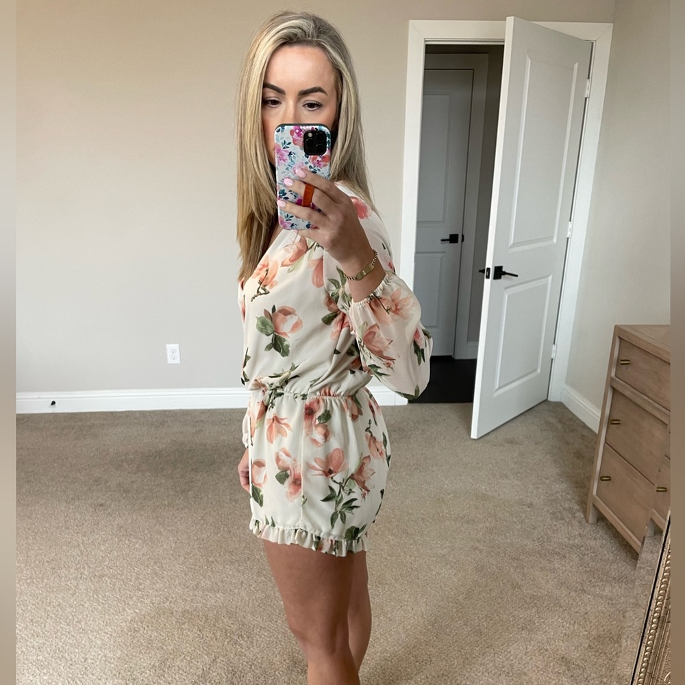 Flower Ruffled Romper - Picture 3 of 6